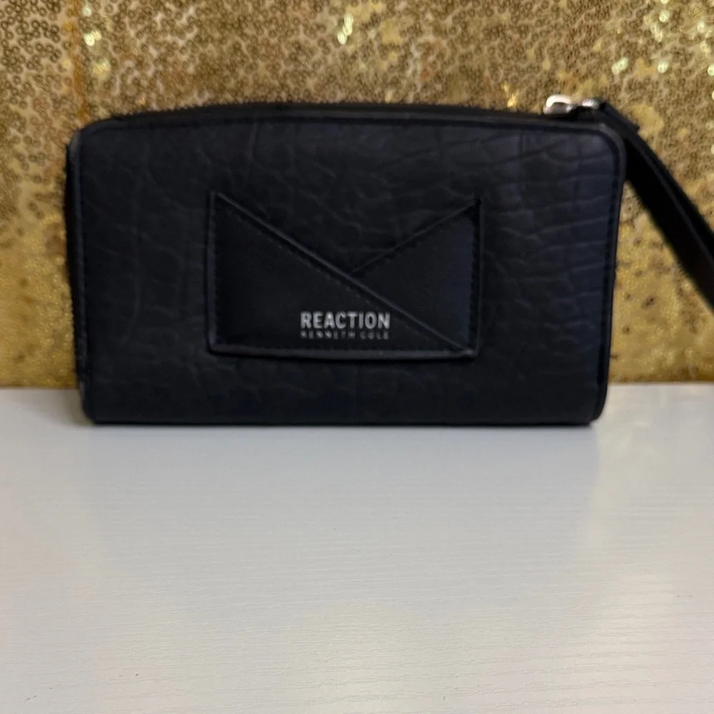 Kenneth Cole Reaction sleek black